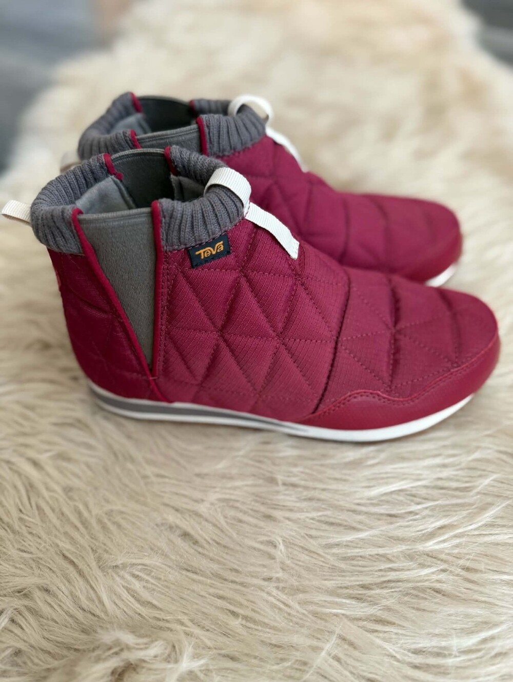 Teva ReEmber Mid Platform Boot Red Women's Size 9